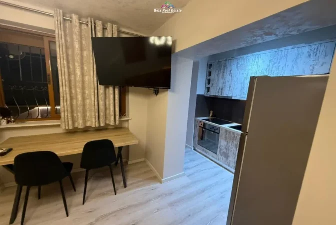 Tirane, jepet me qera apartament 1+1+Ballkon Kati 1, 70 m² 570 € (rruga e dibres)