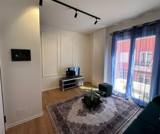 Tirane, jepet me qera apartament 1+1 , 70 m² 550 € 