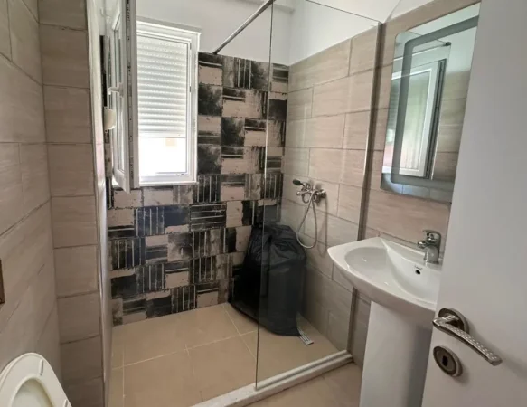 Tirane, jepet me qera apartament 1+1 , 70 m² 550 € 