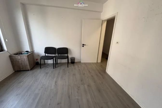 Tirane, jepet me qera zyre Kati 2, 116 m² 1.200 € (vasil shanto)
