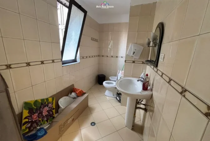 Tirane, jepet me qera zyre Kati 2, 116 m² 1.200 € (vasil shanto)