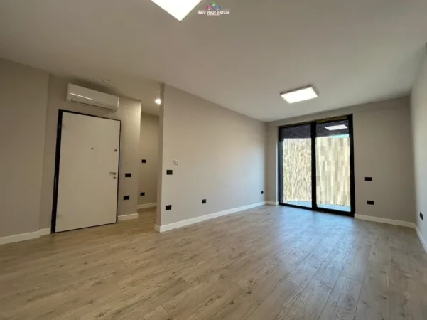 Tirane, jepet me qera zyre Kati 2, 75 m² 650 € (Shkolla e Kuqe)
