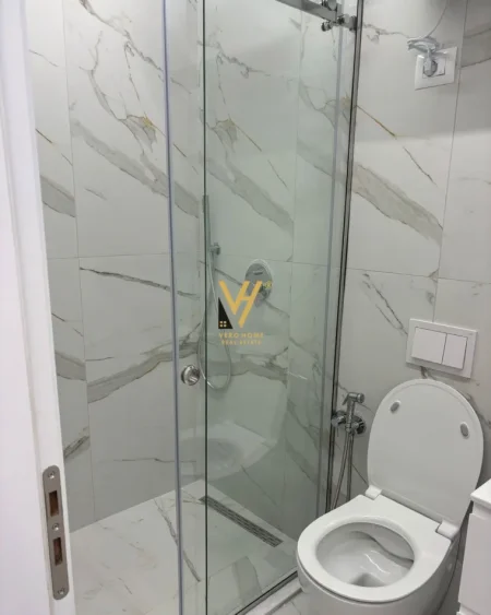 Tirane, jepet me qera apartament 1+1+Ballkon Kati 5, 63 m² 820 € (MYSLYM SHYRI)