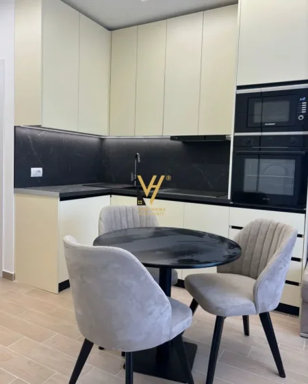 Tirane, jepet me qera apartament 1+1+Ballkon Kati 5, 63 m² 820 € (MYSLYM SHYRI)