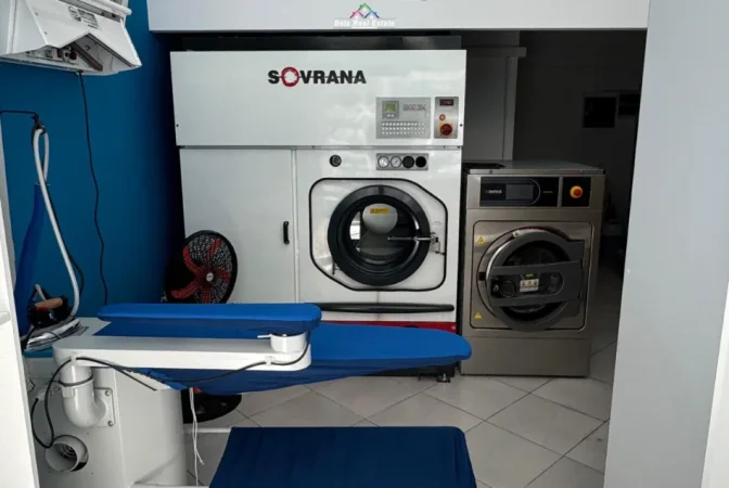 Tirane, jepet me qera dyqan Kati 0, 48 m² 1.000 € (yzberisht)