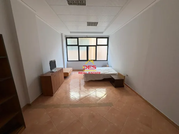 Shqiperi, jepet me qera apartament 3+1 Kati 2, 120 m² 200 € (Rruga Çajupi)
