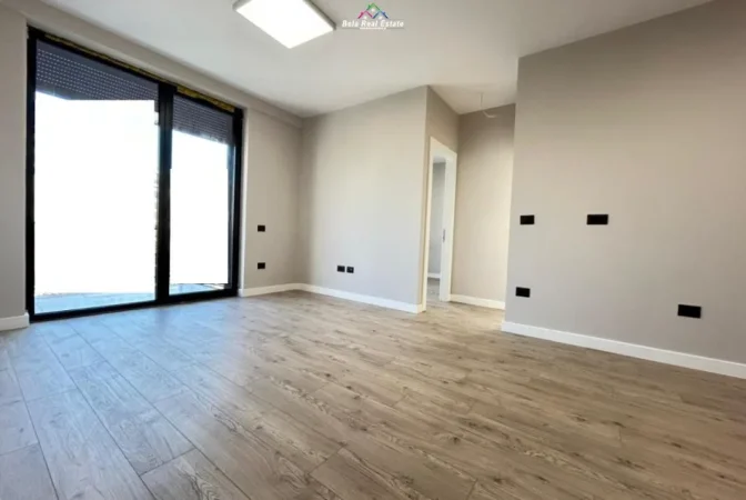 Tirane, jepet me qera zyre Kati 2, 75 m² 650 € (shkolla e kuqe)