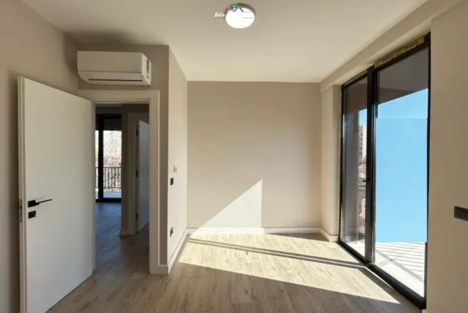 Tirane, jepet me qera zyre Kati 2, 75 m² 650 € (shkolla e kuqe)