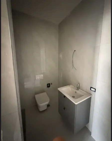 Tirane, shes apartament 2+1+Ballkon Kati 3, 93 m² 164.000 € 