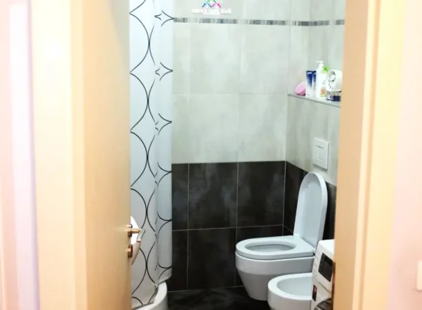 Tirane, jepet me qera apartament 1+1+Ballkon Kati 1, 71 m² 620 € (rruga albanopoli)