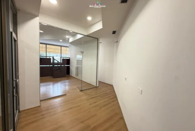 Tirane, jepet me qera zyre Kati 2, 65 m² 1.050 € (Qender)