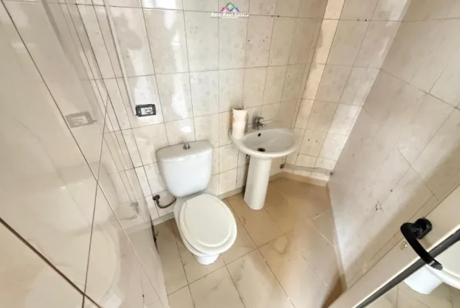 Tirane, jepet me qera zyre Kati 2, 65 m² 1.050 € (Qender)