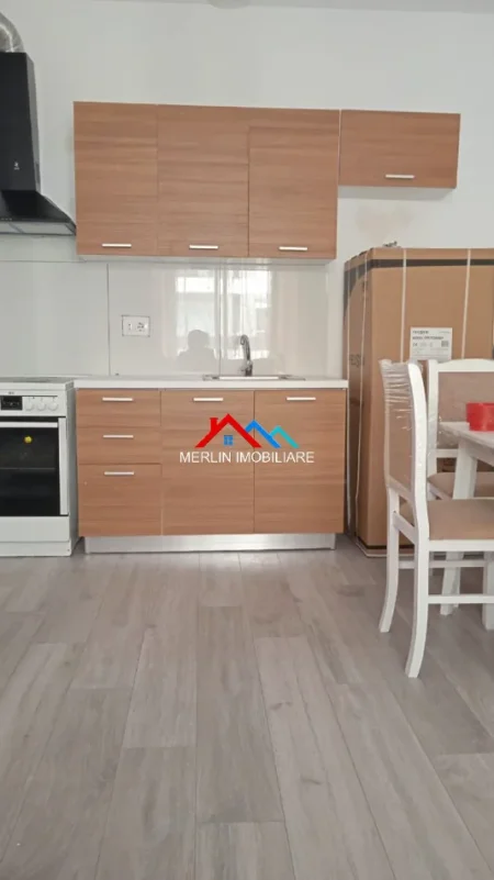 Tirane, jepet me qera apartament 1+1+Ballkon Kati 5, 58 m² 415 € (RRUGA GRYKA E KACANIKUT,UNIVERS CITY)