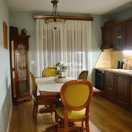 Tirane, jepet me qera apartament 2+1 Kati 4, 100 m² 800 € (Rruga e Kavajes)