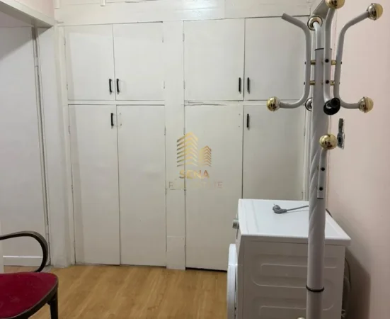 Tirane, jepet me qera apartament 1+1+Ballkon Kati 4, 65 m² 400 € (Varri i Bamit)