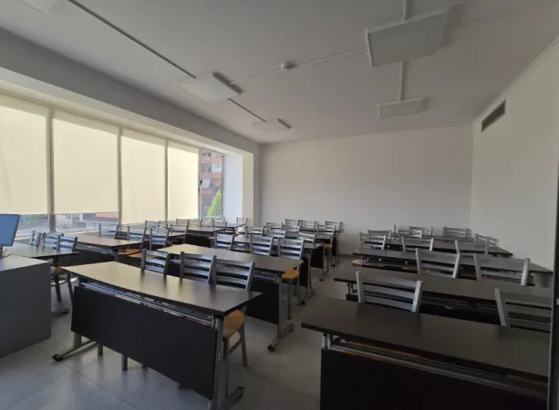 Tirane, jepet me qera Kati 0, 1.500 m² 13.400 €