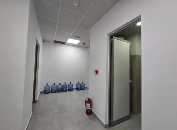 Tirane, jepet me qera Kati 0, 1.500 m² 13.400 €