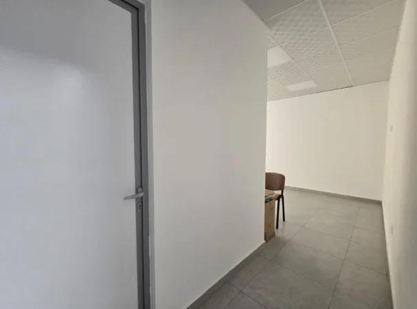 Tirane, jepet me qera Kati 0, 1.500 m² 13.400 €