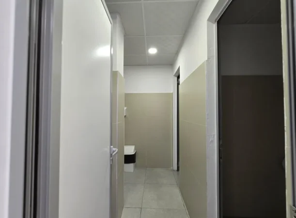 Tirane, jepet me qera Kati 0, 1.500 m² 13.400 €