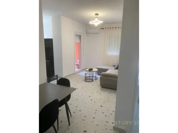 Tirane, jepet me qera apartament 1+1 Kati 5, 60 m² 500 €