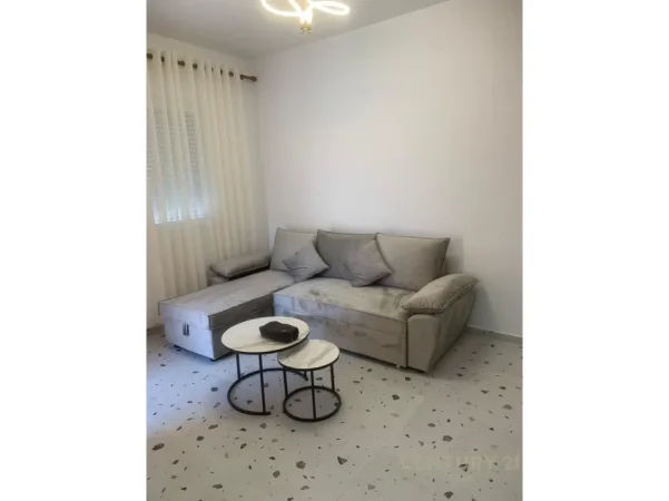 Tirane, jepet me qera apartament 1+1 Kati 5, 60 m² 500 €
