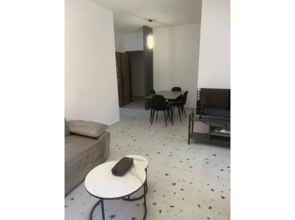 Tirane, jepet me qera apartament 1+1 Kati 5, 60 m² 500 €