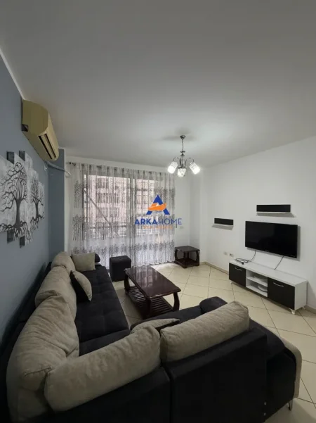 Tirane, jepet me qera apartament 2+1+Ballkon , 117 m² 521 € 