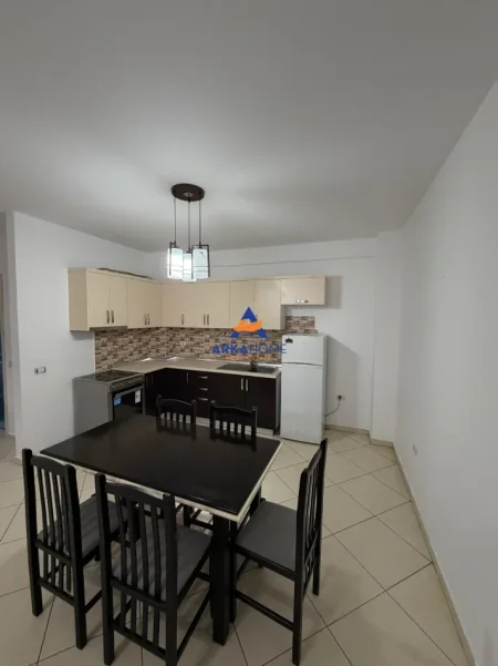 Tirane, jepet me qera apartament 2+1+Ballkon , 117 m² 521 € 