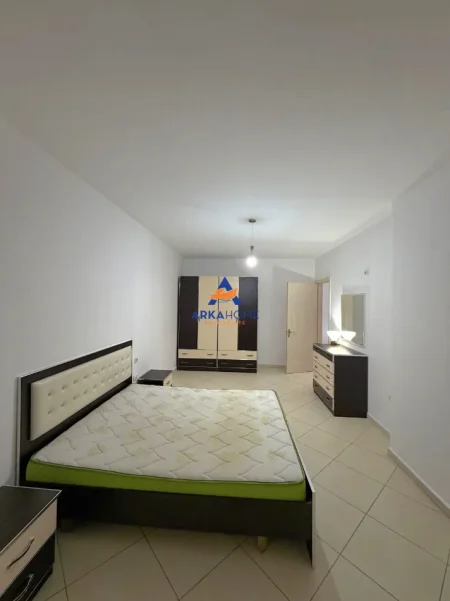 Tirane, jepet me qera apartament 2+1+Ballkon , 117 m² 521 € 