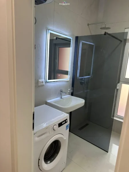 Tirane, jepet me qera apartament 1+1 , 60 m² 470 € (ali demi)