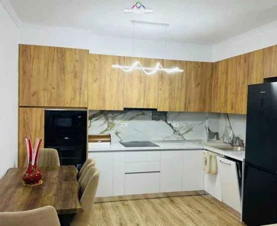 Tirane, jepet me qera apartament 1+1+Ballkon Kati 5, 60 m² 520 € (yzberisht)