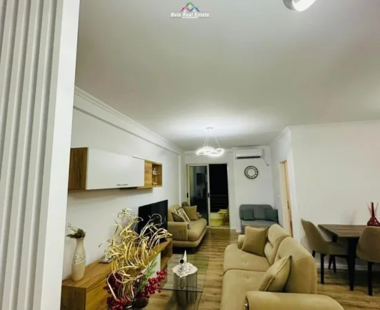 Tirane, jepet me qera apartament 1+1+Ballkon Kati 5, 60 m² 520 € (yzberisht)