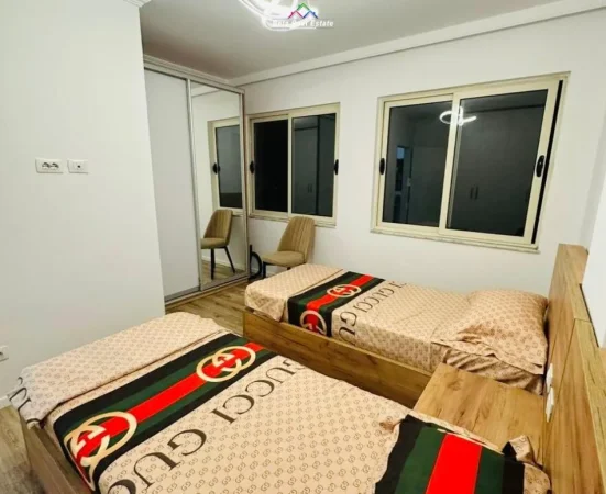 Tirane, jepet me qera apartament 1+1+Ballkon Kati 5, 60 m² 520 € (yzberisht)