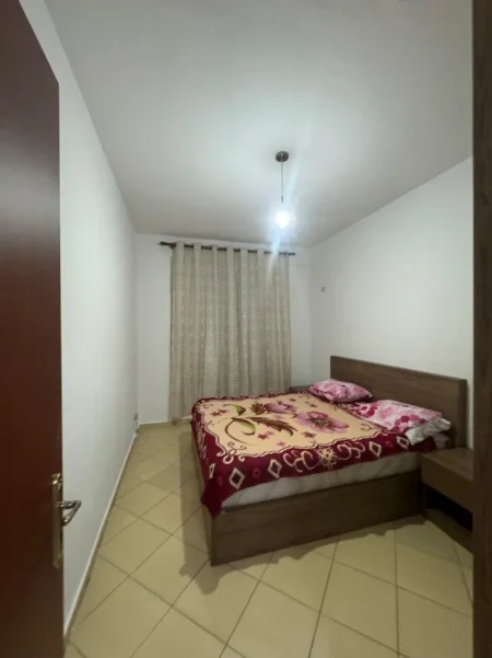 Tirane, jepet me qera apartament 2+1+Ballkon Kati 2, 85 m² 450 €
