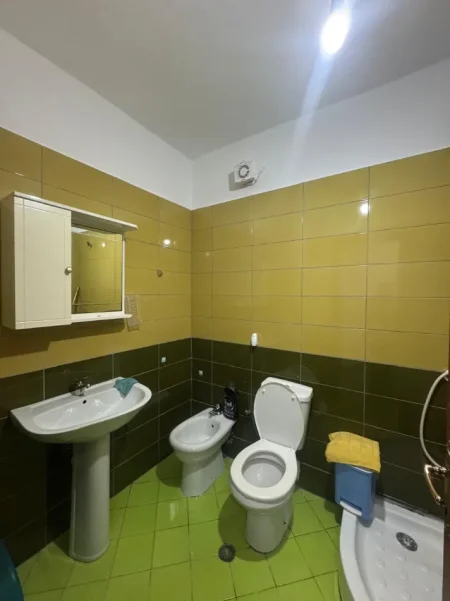 Tirane, jepet me qera apartament 2+1+Ballkon Kati 2, 85 m² 450 €