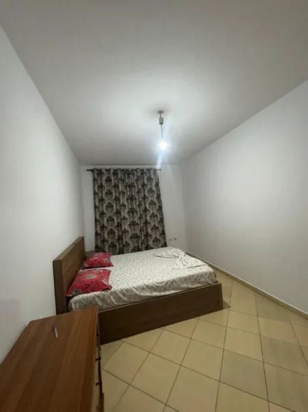 Tirane, jepet me qera apartament 2+1+Ballkon Kati 2, 85 m² 450 €
