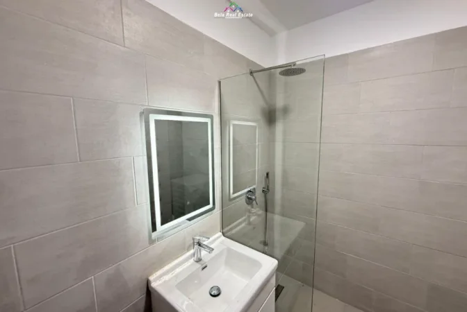 Tirane, jap me qera apartament 1+1+Ballkon Kati 1, 52 m² 500 € (rruga e dibres)