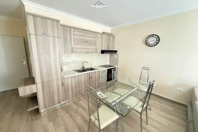 Tirane, jepet me qera apartament 1+1+Ballkon Kati 1, 70 m² 550 € (rruga e dibres)
