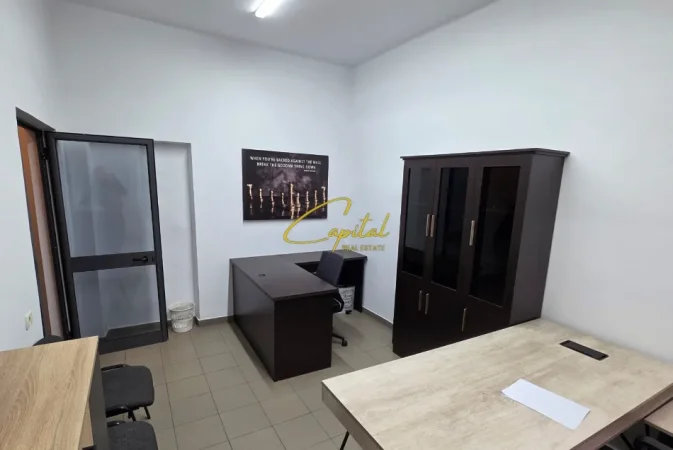 Tirane, jepet me qera zyre Kati 0, 500 m² 500 € (ISH EKSPOZITA)