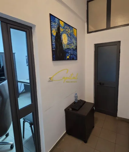 Tirane, jepet me qera zyre Kati 0, 500 m² 500 € (ISH EKSPOZITA)