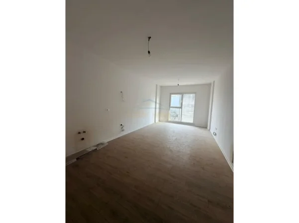 Tirane, shitet apartament 1+1+Ballkon Kati 1, 72 m² 63.500 € 