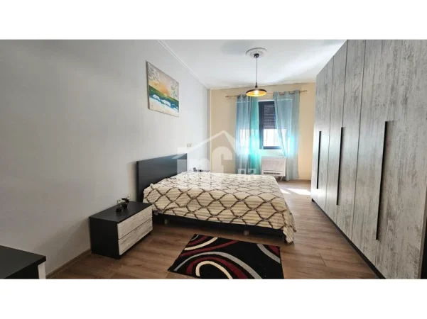 Tirane, jepet me qera apartament 2+1 Kati 3, 120 m² 1.200 € (TEK LIQENI I THATË)