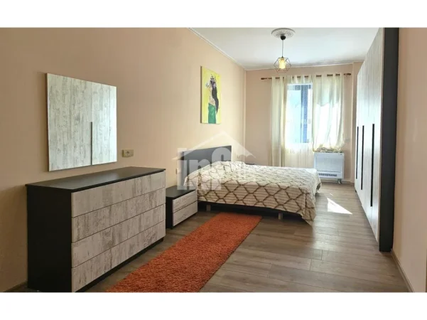 Tirane, jepet me qera apartament 2+1 Kati 3, 120 m² 1.200 € (TEK LIQENI I THATË)