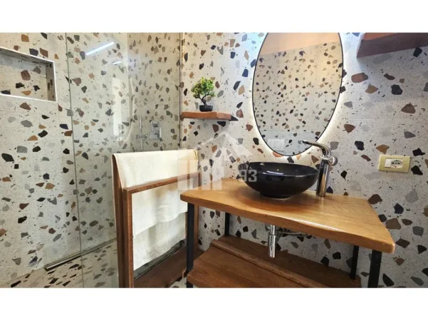 Tirane, jepet me qera apartament 2+1 Kati 3, 120 m² 1.200 € (TEK LIQENI I THATË)