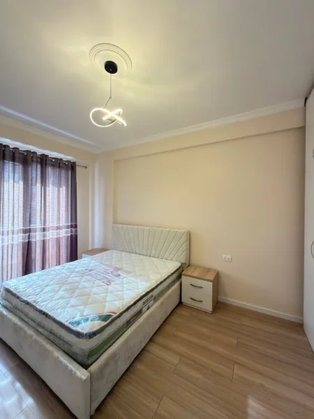 Tirane, jepet me qera apartament 1+1  (Urban gate)