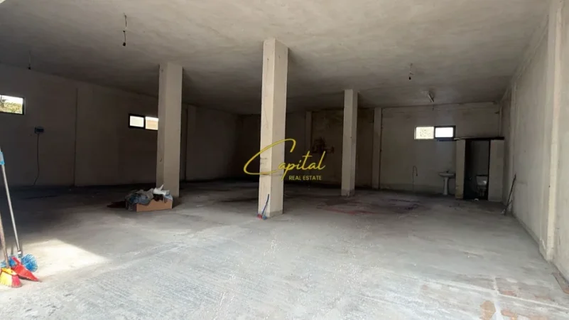 Tirane, jepet me qera magazine Kati 0, 180 m² 900 € (21 DHJETORI)