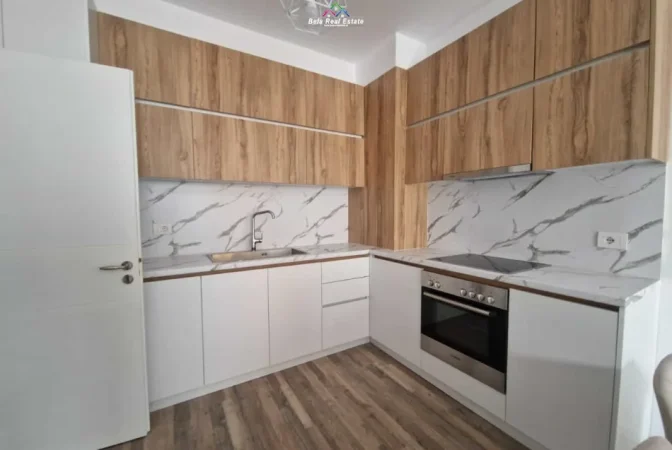 Tirane, jepet me qera apartament 1+1+Ballkon Kati 3, 75 m² 450 € (sokrat miho)