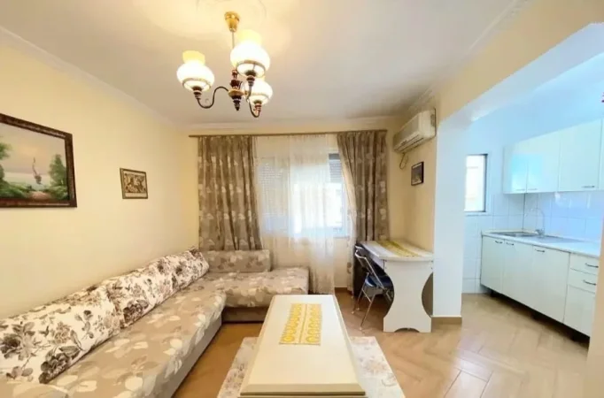 Tirane, jepet me qera apartament 1+1+Ballkon Kati 4, 65 m² 550 € 