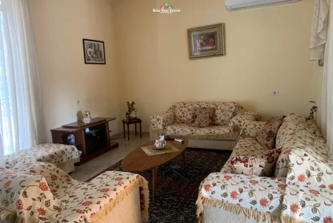 Tirane, jepet me qera Vile 2+1 Kati 2, 150 m² 520 € (kodra e priftit)