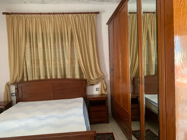 Tirane, jepet me qera Vile 2+1 Kati 2, 150 m² 520 € (kodra e priftit)